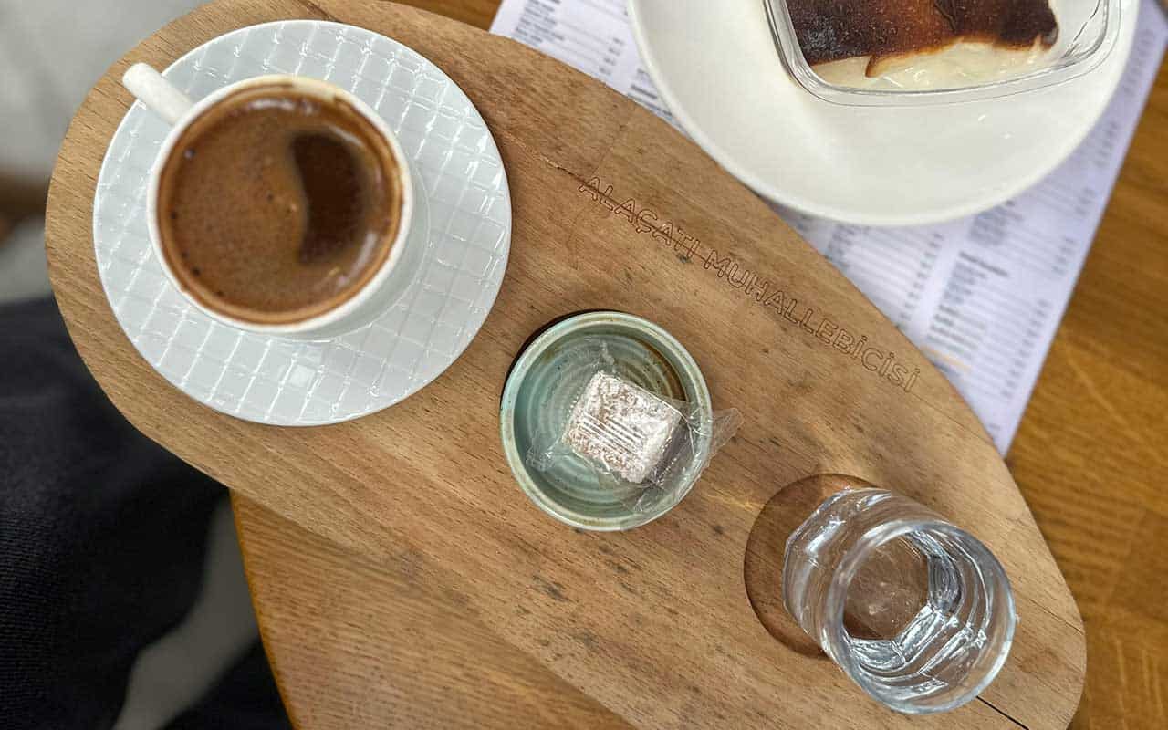 میز کافه مدرن اسپرسو با اب